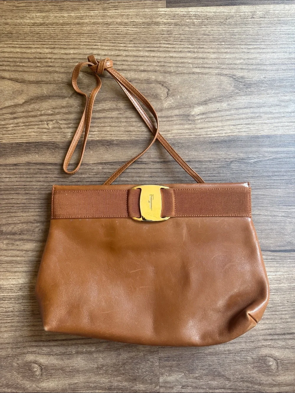 Vintage Salvatore Ferragamo Vara Brown Leather Shoulder Crossbody Bag D 21 0588